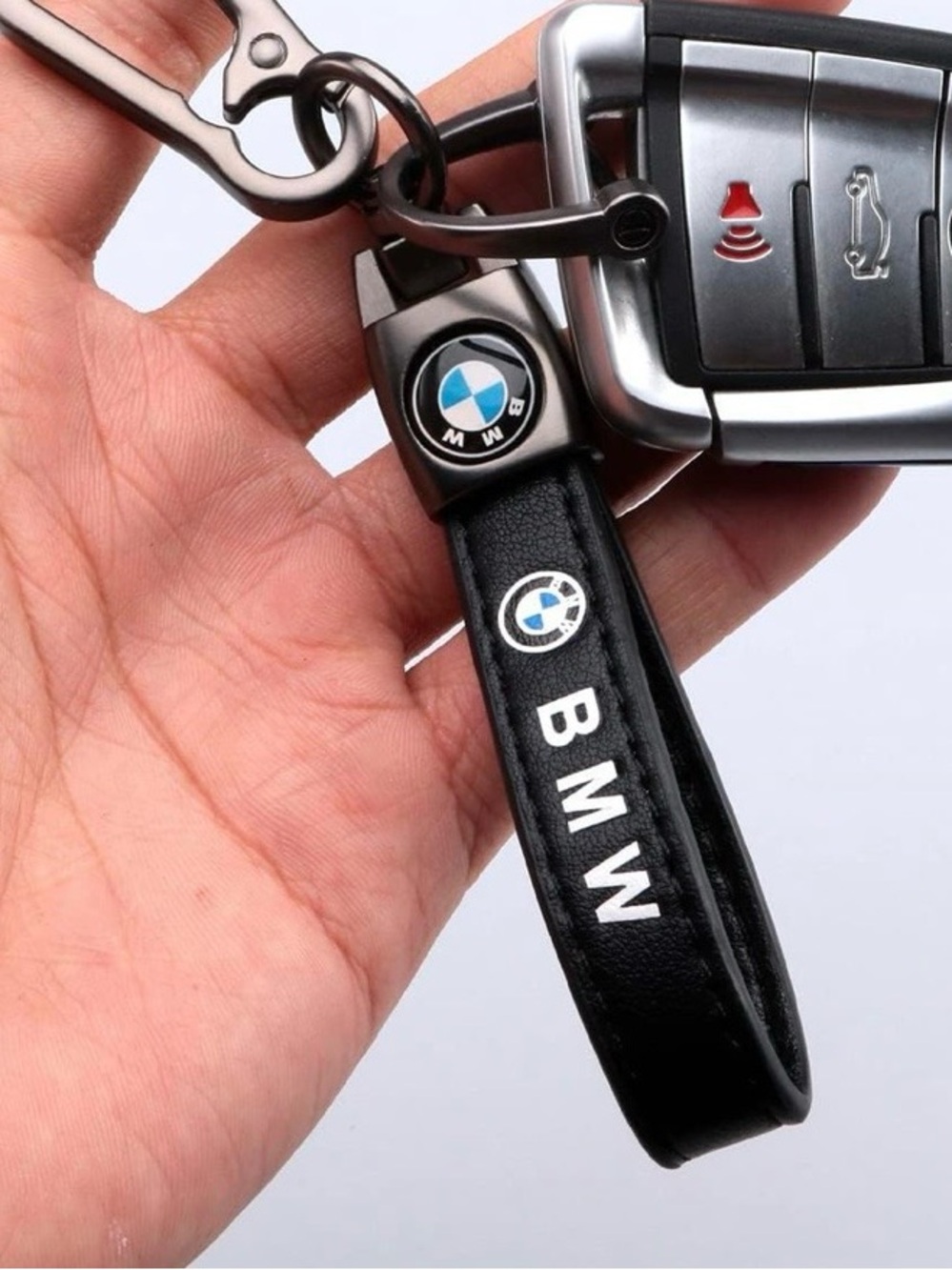 🏁 BMW KEYCHAIN 🔑 | Car Guy/Girl Essential! 🚘✨ - Picture 5 of 5